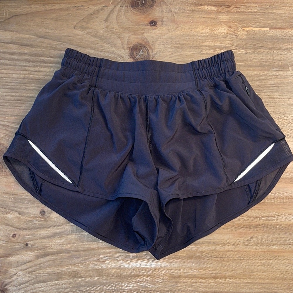 Lululemon Hotty Hot Short size 4, inseam 2.5